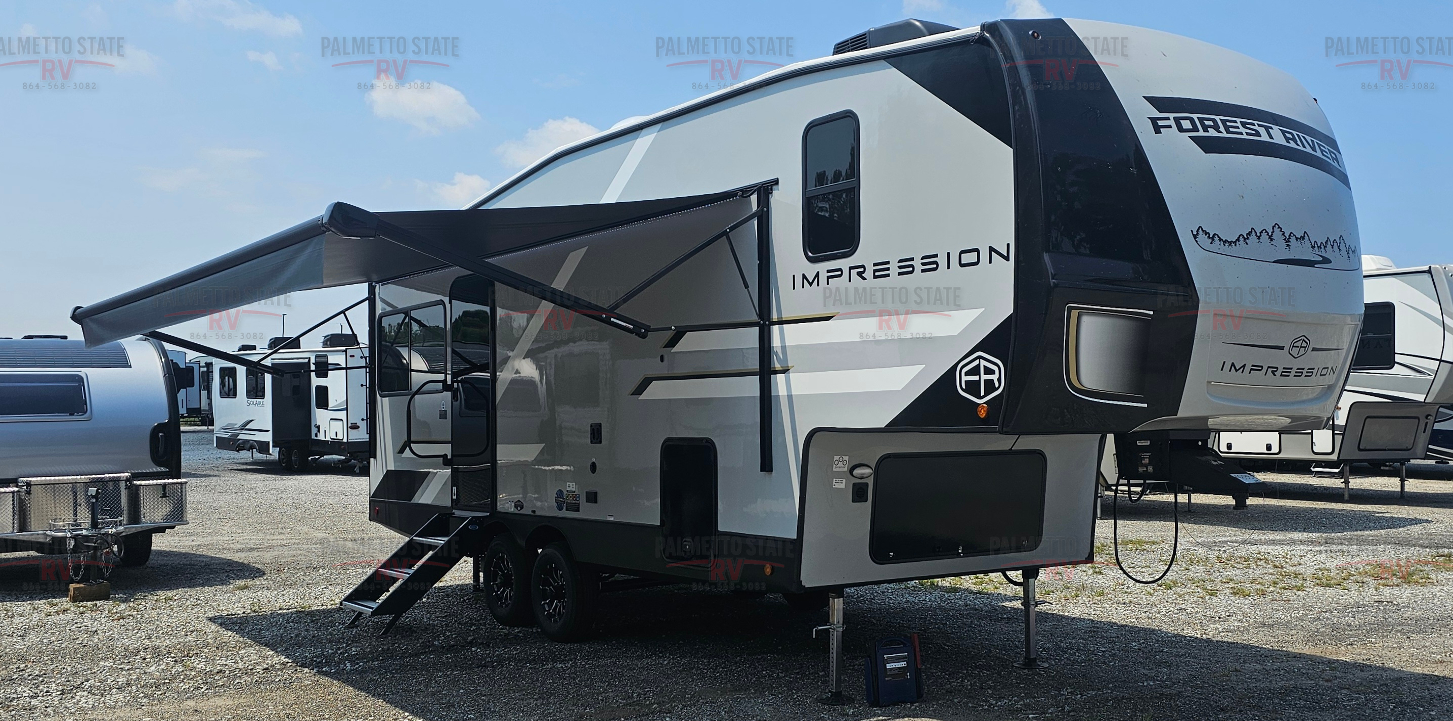 lightweight 5th wheel, fifth wheel, half-ton, reflection, 150 series, solar, rear kitchen, bar